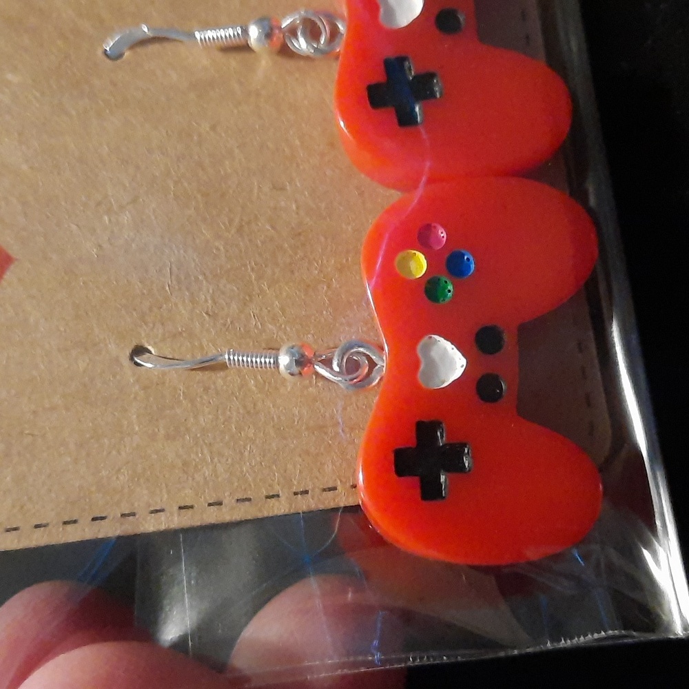 Video game controller hook earrings NEW - Picture 3 of 5